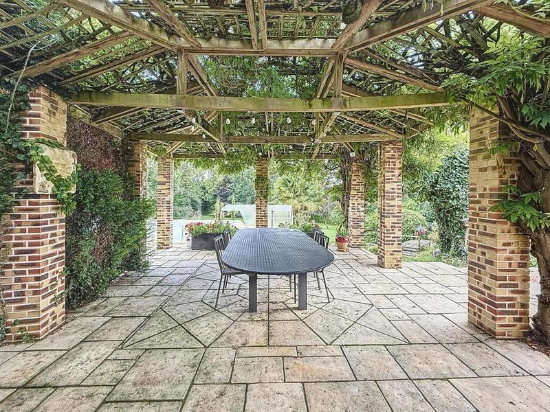 Propriété - 230 m² - 10 pièces