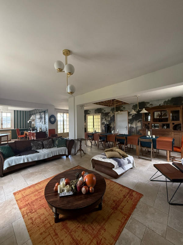 Propriété - 252 m² - 8 pièces