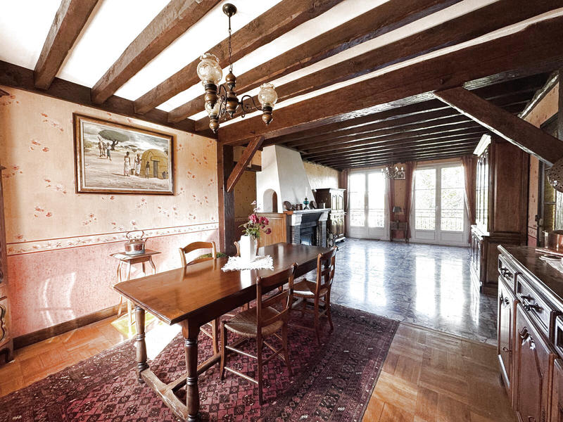 Maison - 235 m² - 6 pièces
