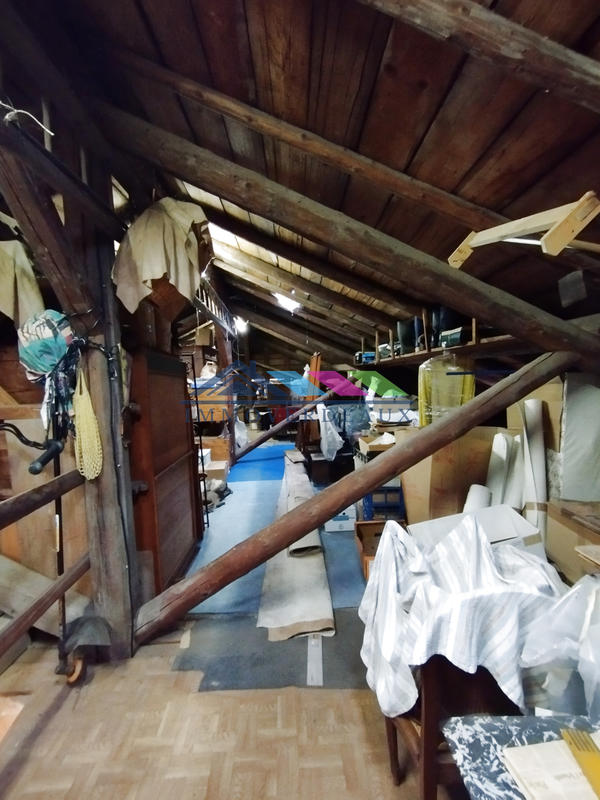 Maison - 215 m² - 10 pièces