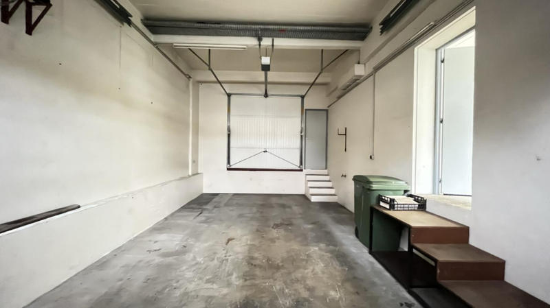 Local d'activité / Entrepôt - 674 m²