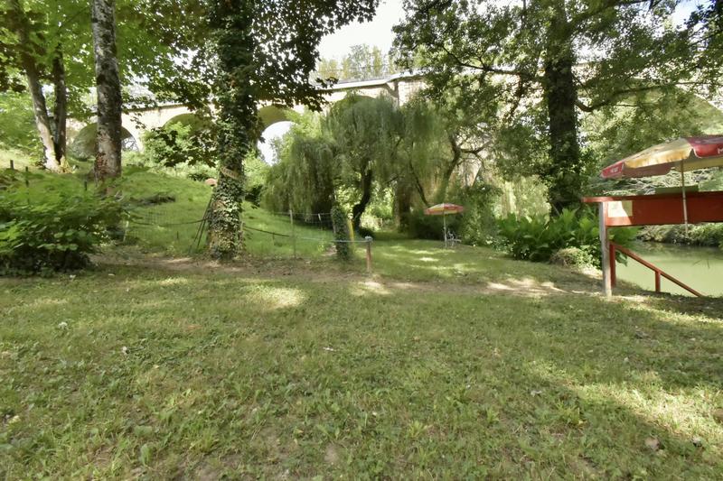 Maison ancienne - 427 m² - 14 pièces