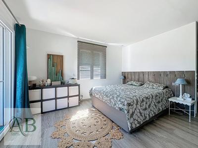 Maison - 220 m² - 7 pièces