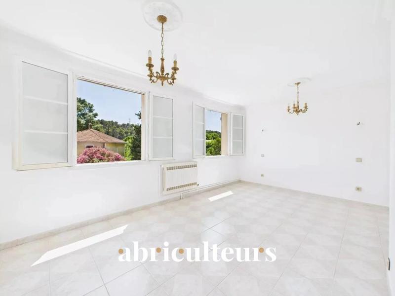 Maison - 94 m² - 5 pièces