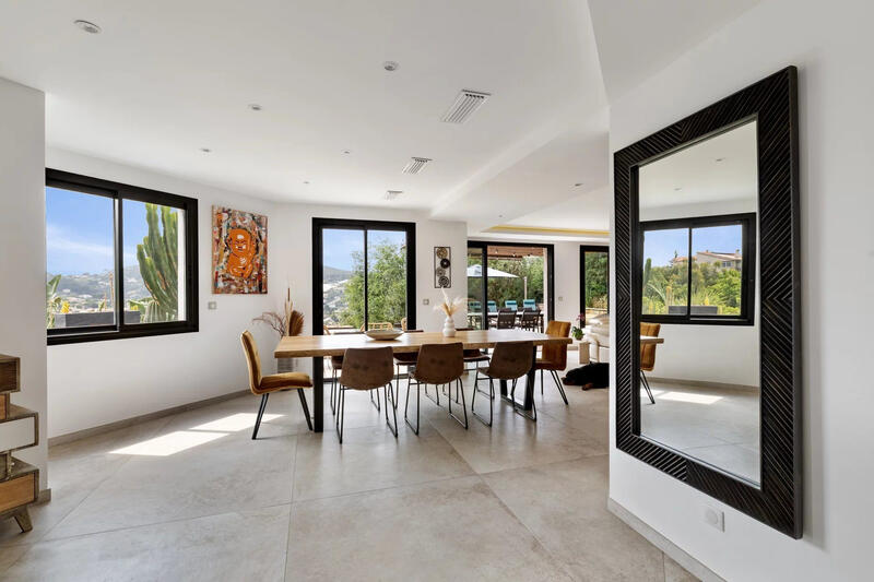 Villa - 222 m² - 9 pièces