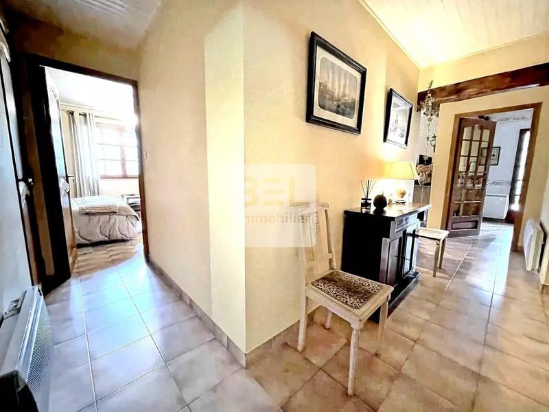 Maison - 250 m² - 9 pièces