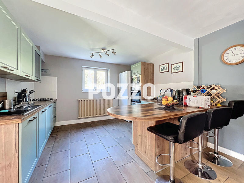 Maison - 196 m² - 10 pièces