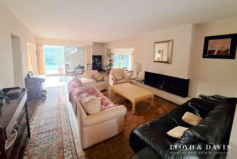 Villa - 237 m² - 8 pièces