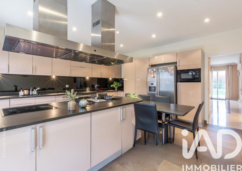 Maison - 1 m² - 15 pièces