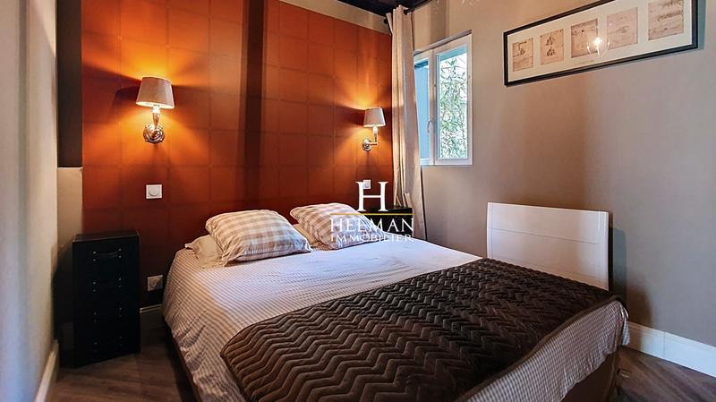 Maison - 221 m² - 10 pièces