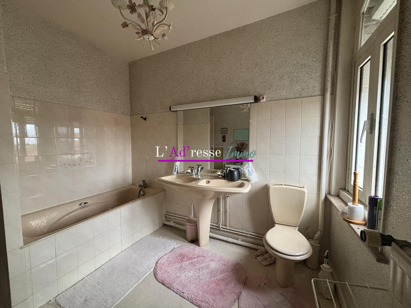 Maison traditionnelle - 238 m² - 7 pièces