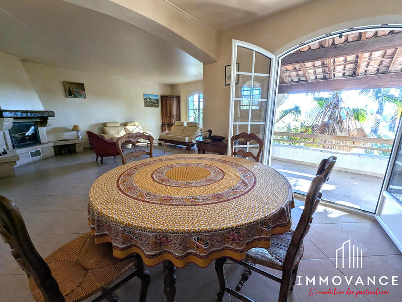 Maison - 220 m² - 8 pièces