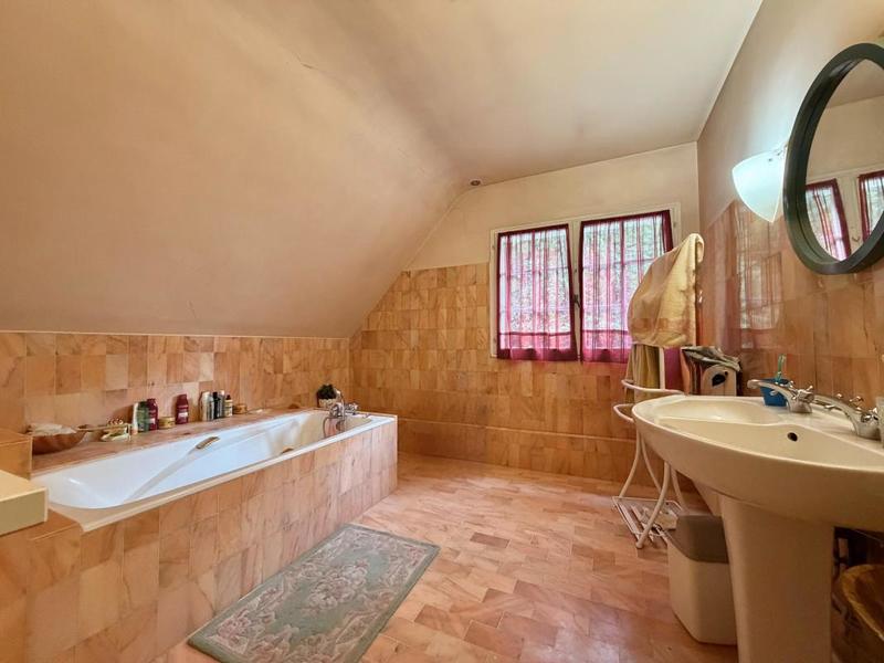 Maison - 235 m² - 6 pièces