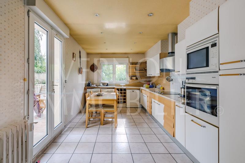 Maison ancienne - 202 m² - 8 pièces