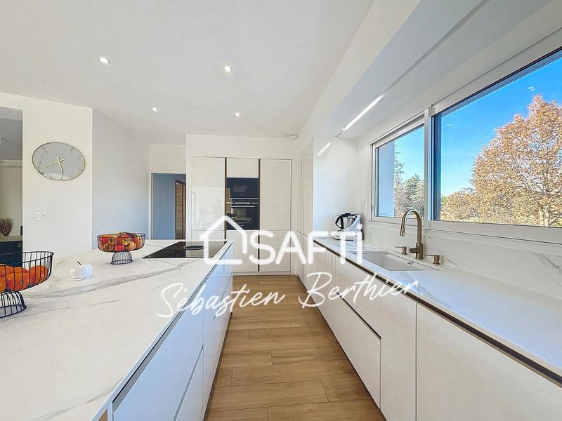 Maison - 180 m² - 7 pièces