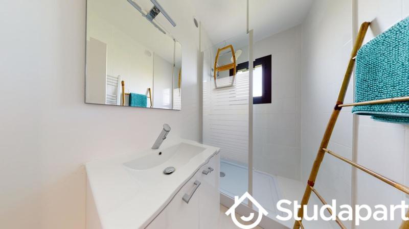 Chambre - 11 m² - 1 pièce