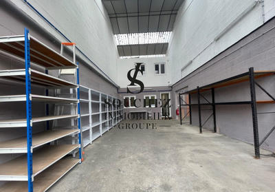 Entrepôt - 185 m²
