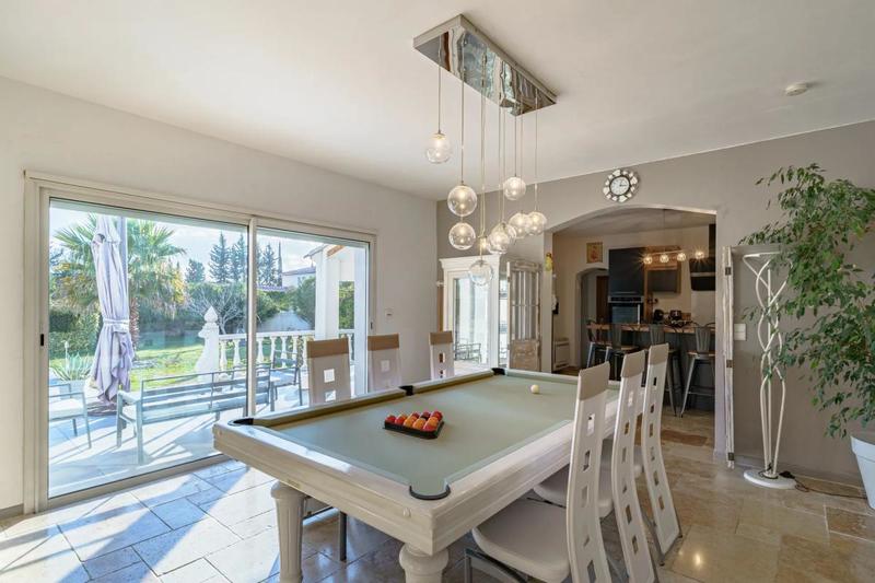 Propriété - 207 m² - 9 pièces