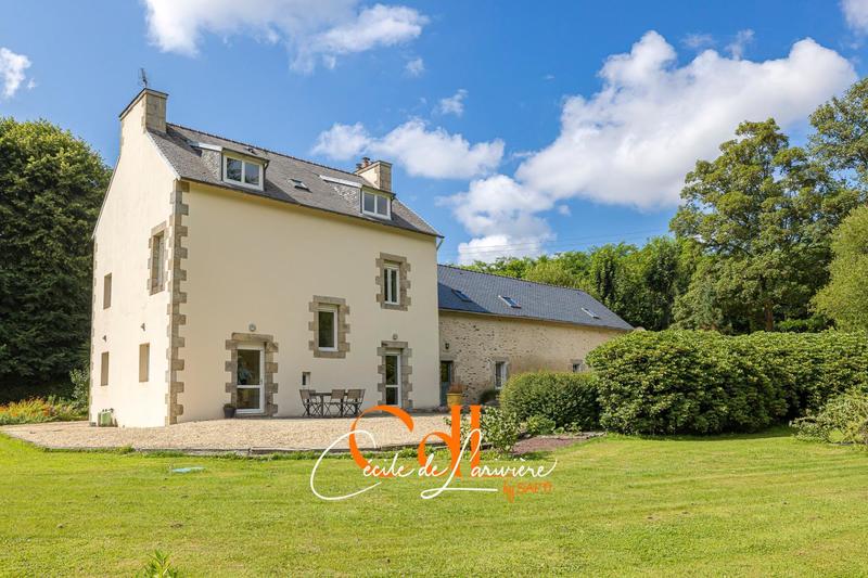 Maison - 223 m² - 8 pièces