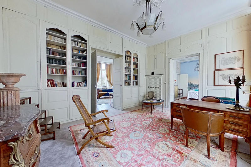 Appartement - 241 m² - 8 pièces