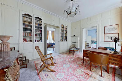 Appartement - 241 m² - 8 pièces