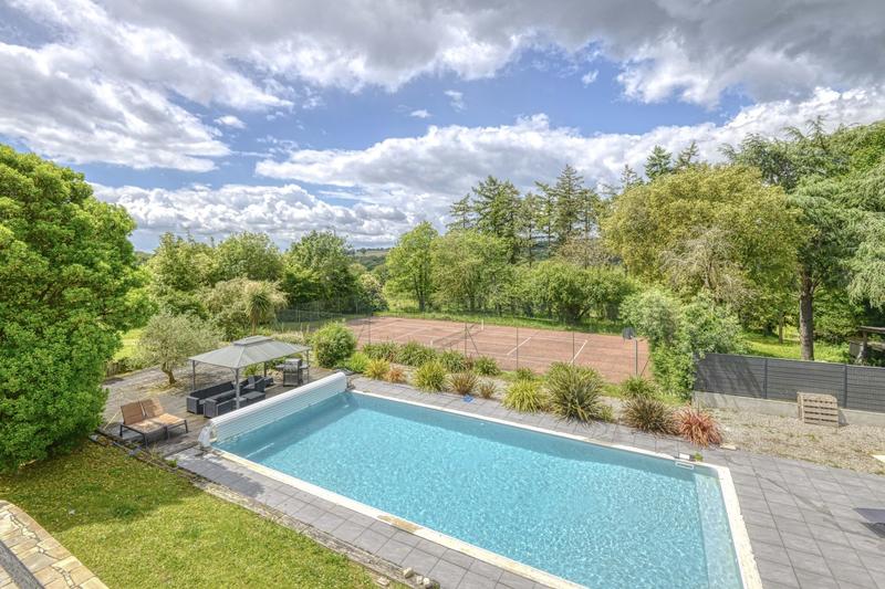 Maison - 240 m² - 7 pièces