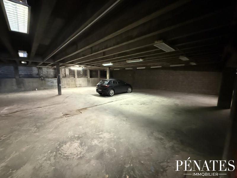 Local d'activités - 325 m²