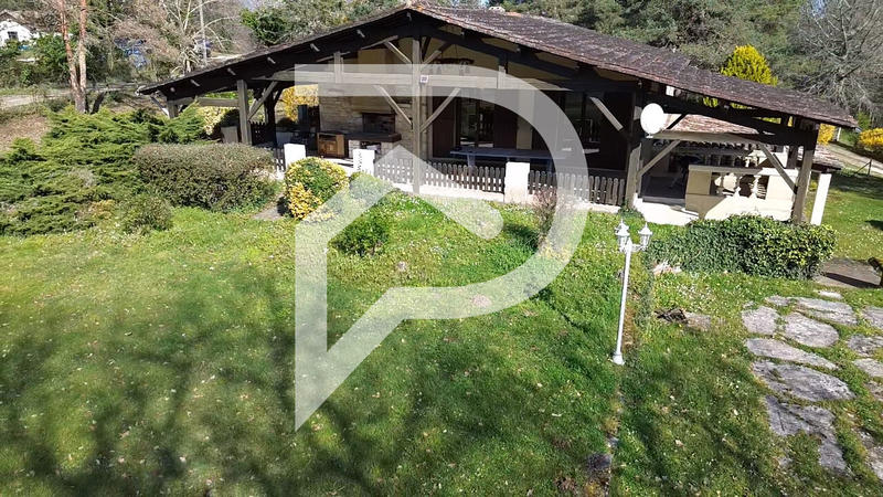 Maison - 220 m² - 7 pièces