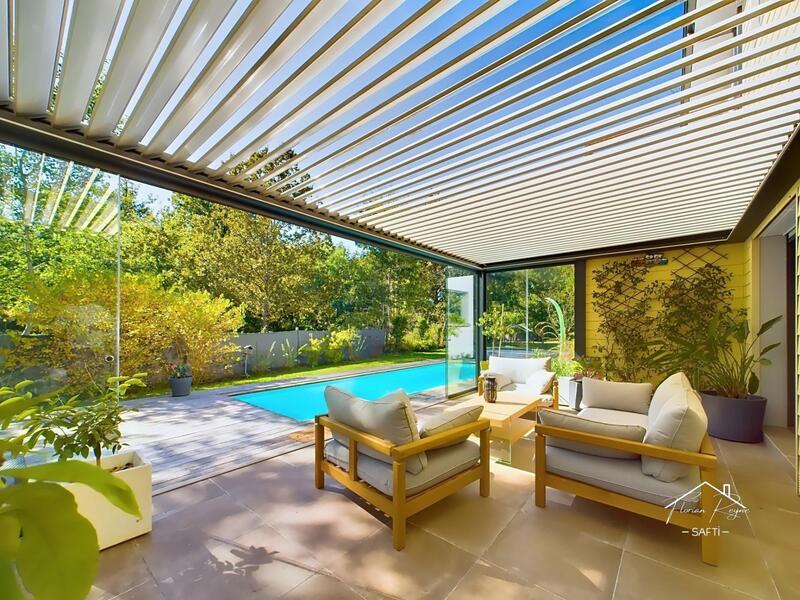 Maison - 224 m² - 8 pièces