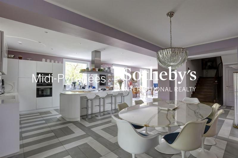 Maison - 542 m² - 15 pièces