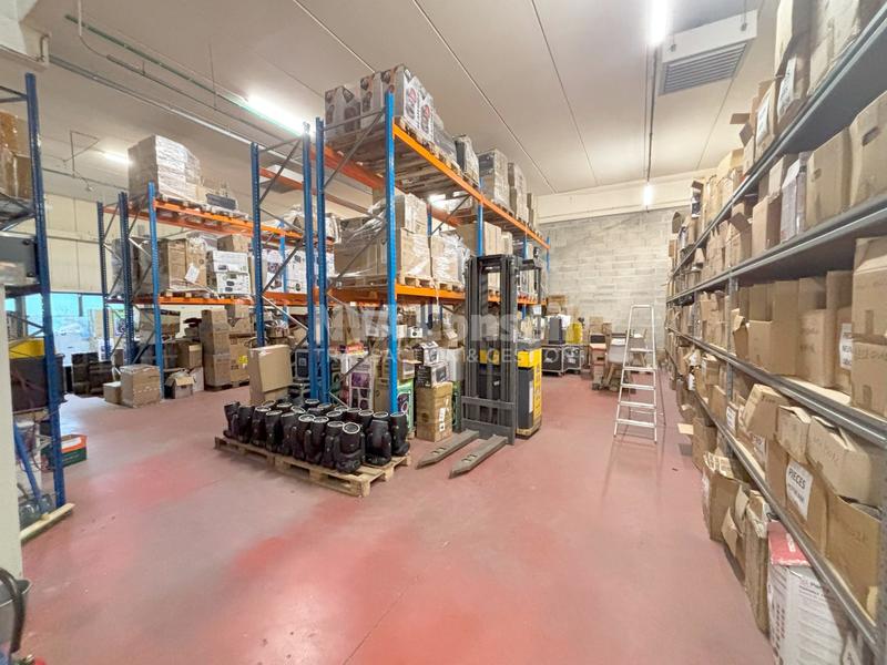 Local d'activités - 930 m²