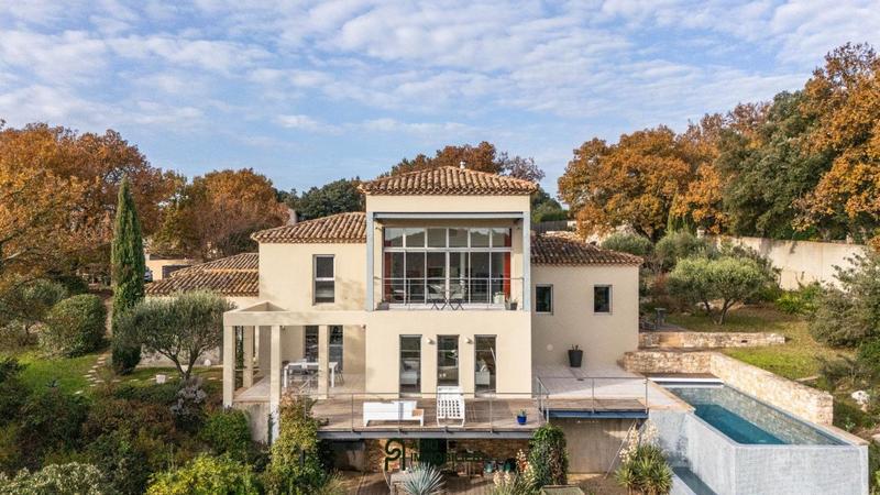 Propriété - 250 m² - 7 pièces