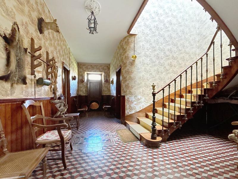 Maison - 298 m² - 13 pièces