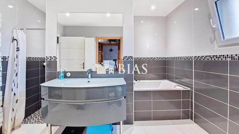 Maison - 146 m² - 6 pièces