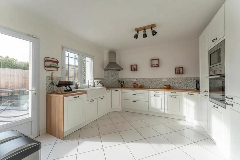 Maison - 232 m² - 8 pièces