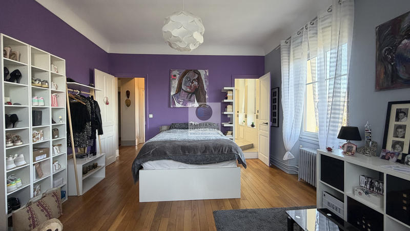 Maison - 306 m² - 10 pièces