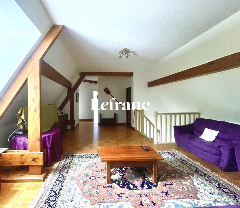 Maison - 217 m² - 10 pièces