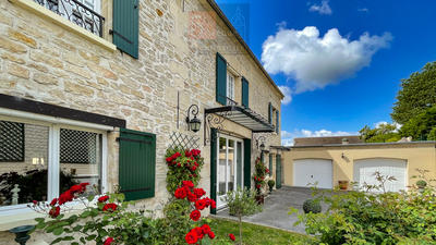 Maison - 290 m² - 8 pièces