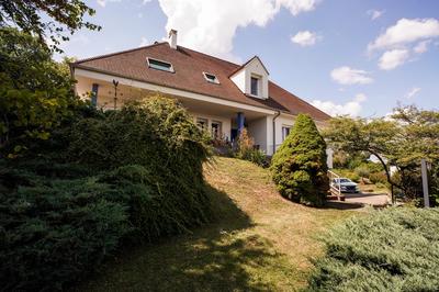 Maison - 246 m² - 9 pièces