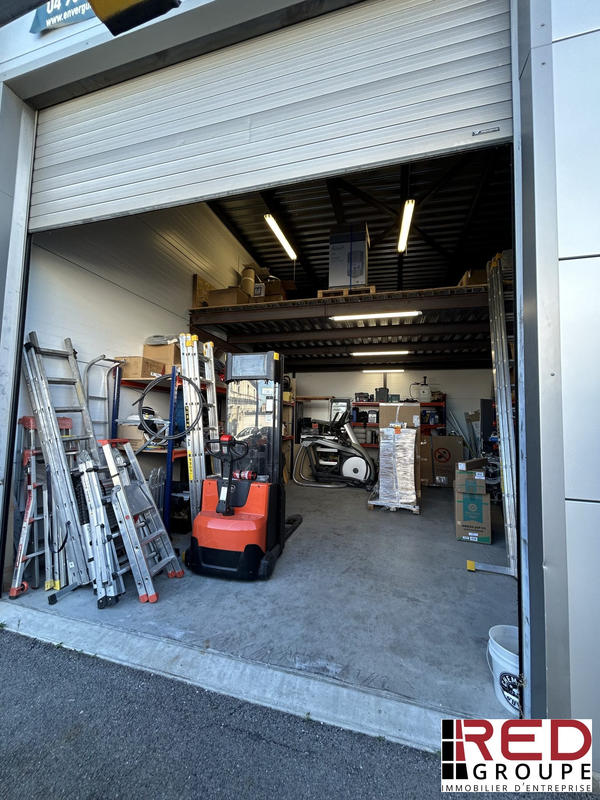 Entrepôt - 180 m²
