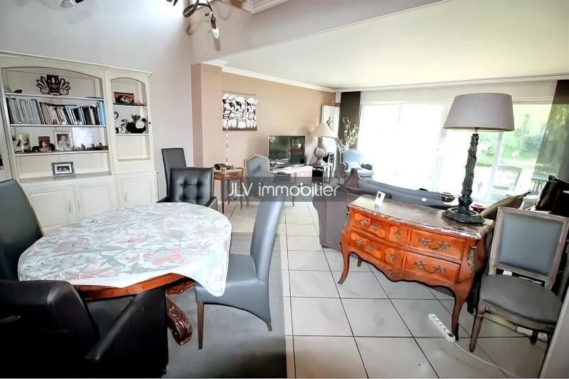 Maison - 258 m² - 11 pièces