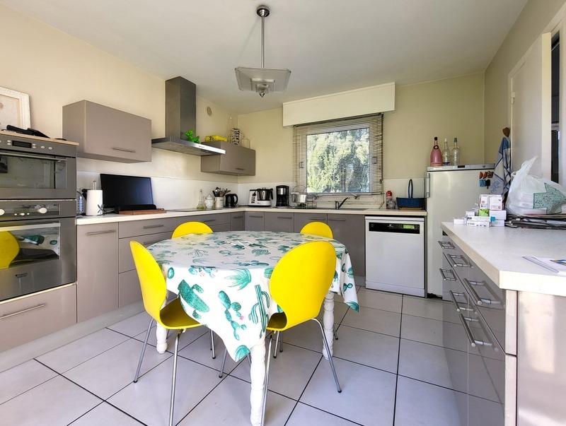 Maison - 250 m² - 11 pièces