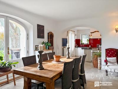 Maison - 205 m² - 9 pièces