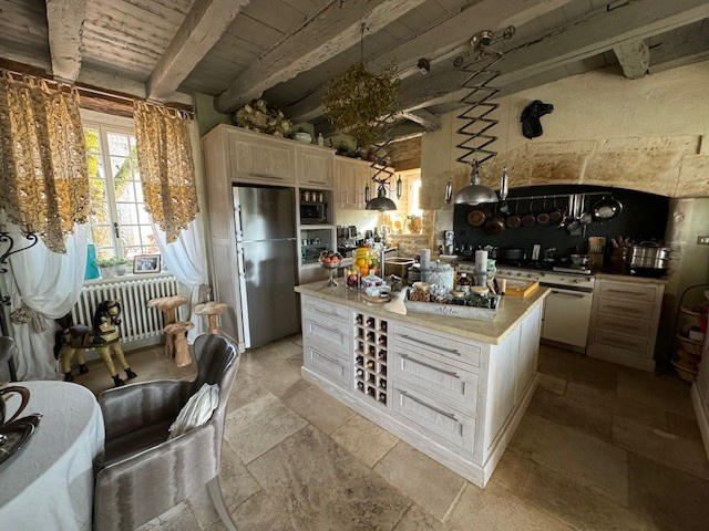 Maison - 900 m² - 16 pièces