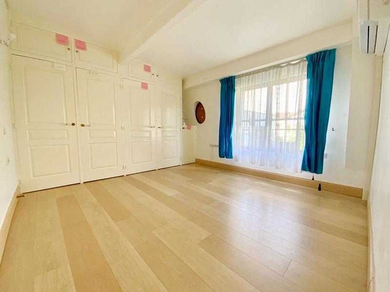 Maison - 200 m² - 6 pièces