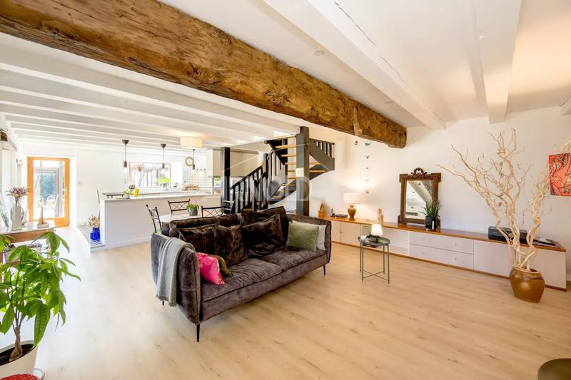 Maison - 137 m² - 8 pièces