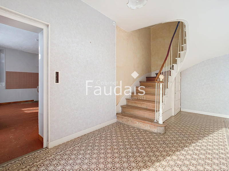 Maison - 202 m² - 11 pièces