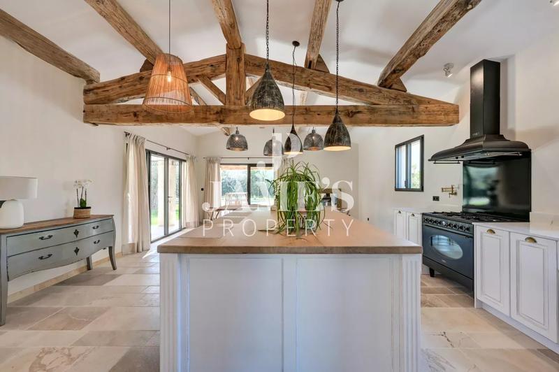 Maison - 250 m² - 5 pièces