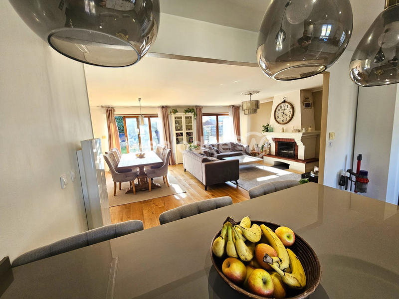 Maison - 220 m² - 9 pièces