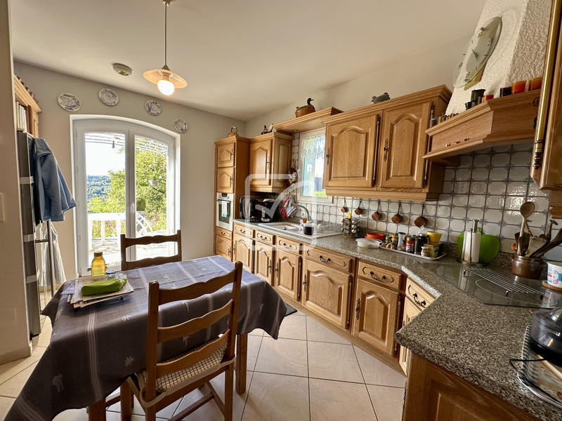 Maison - 201 m² - 6 pièces